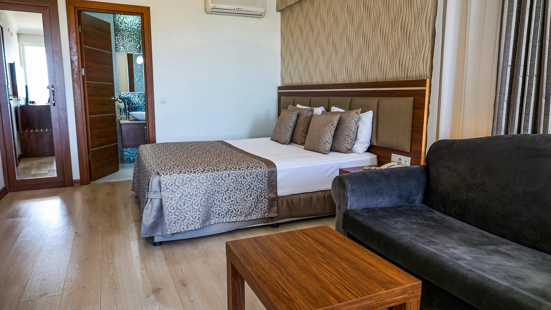 The Corner Park Hotel Antalya