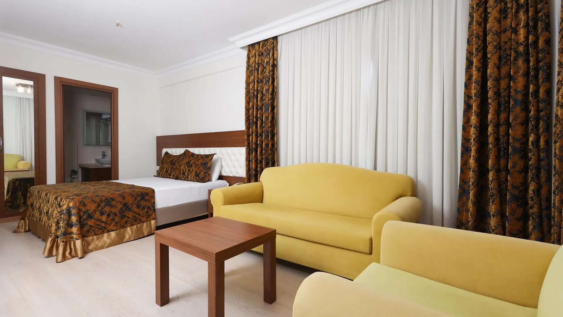 The Corner Park Hotel Antalya