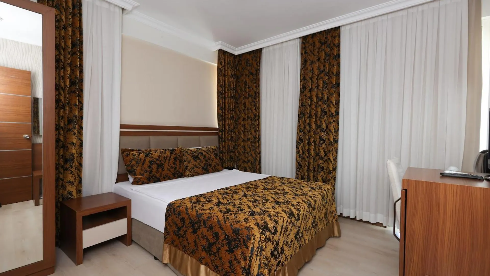 The Corner Park Hotel Antalya